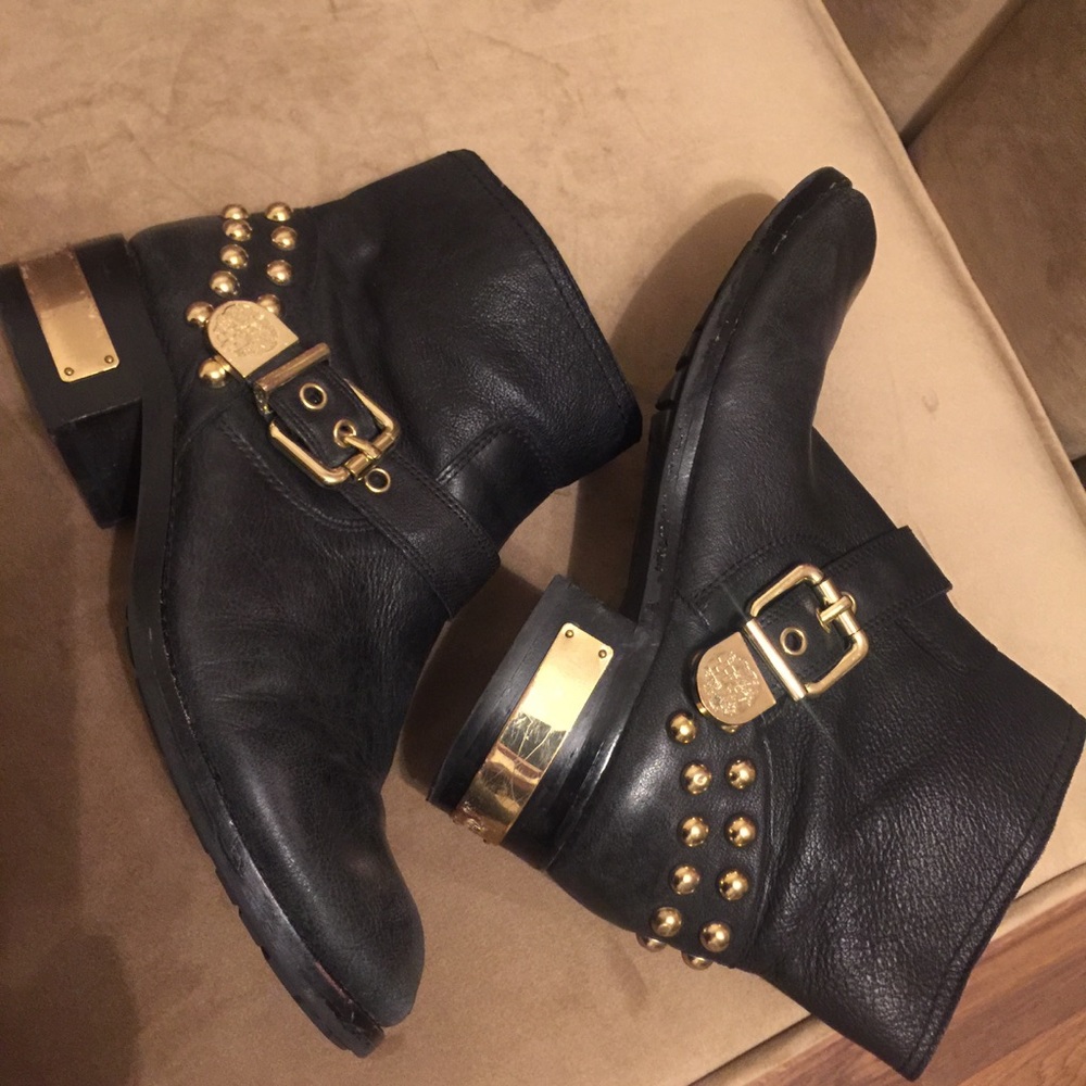Black leather Vince Camuto boots